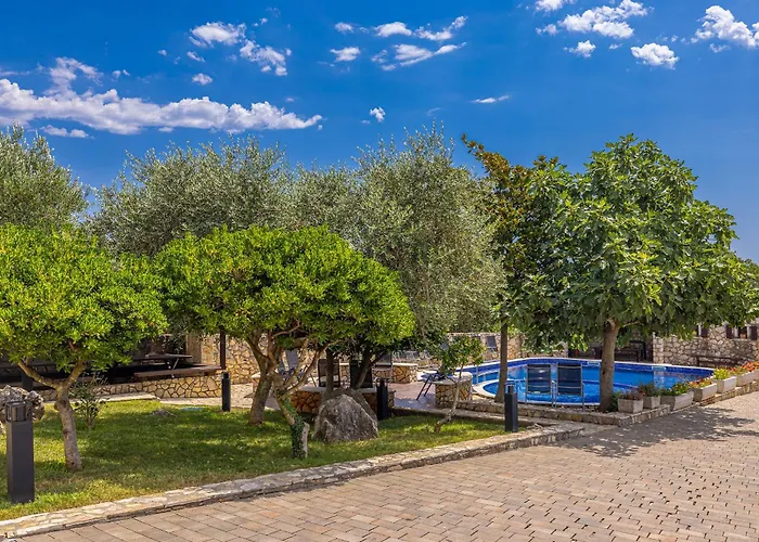Villa Haya With Heated Pool