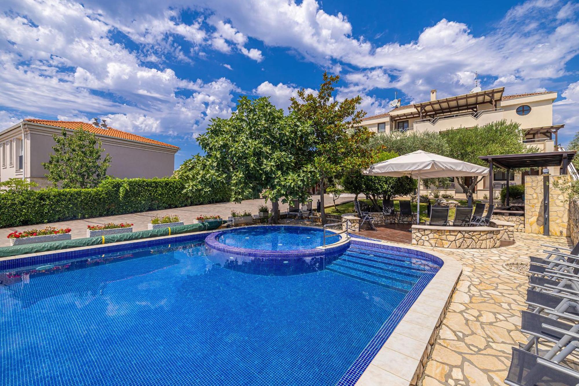 Appartement Haya With Heated Pool