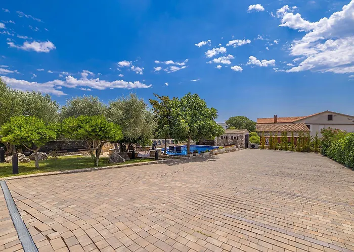 Villa Haya With Heated Pool