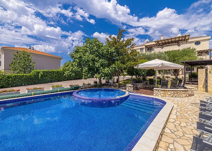 Villa Haya With Heated Pool