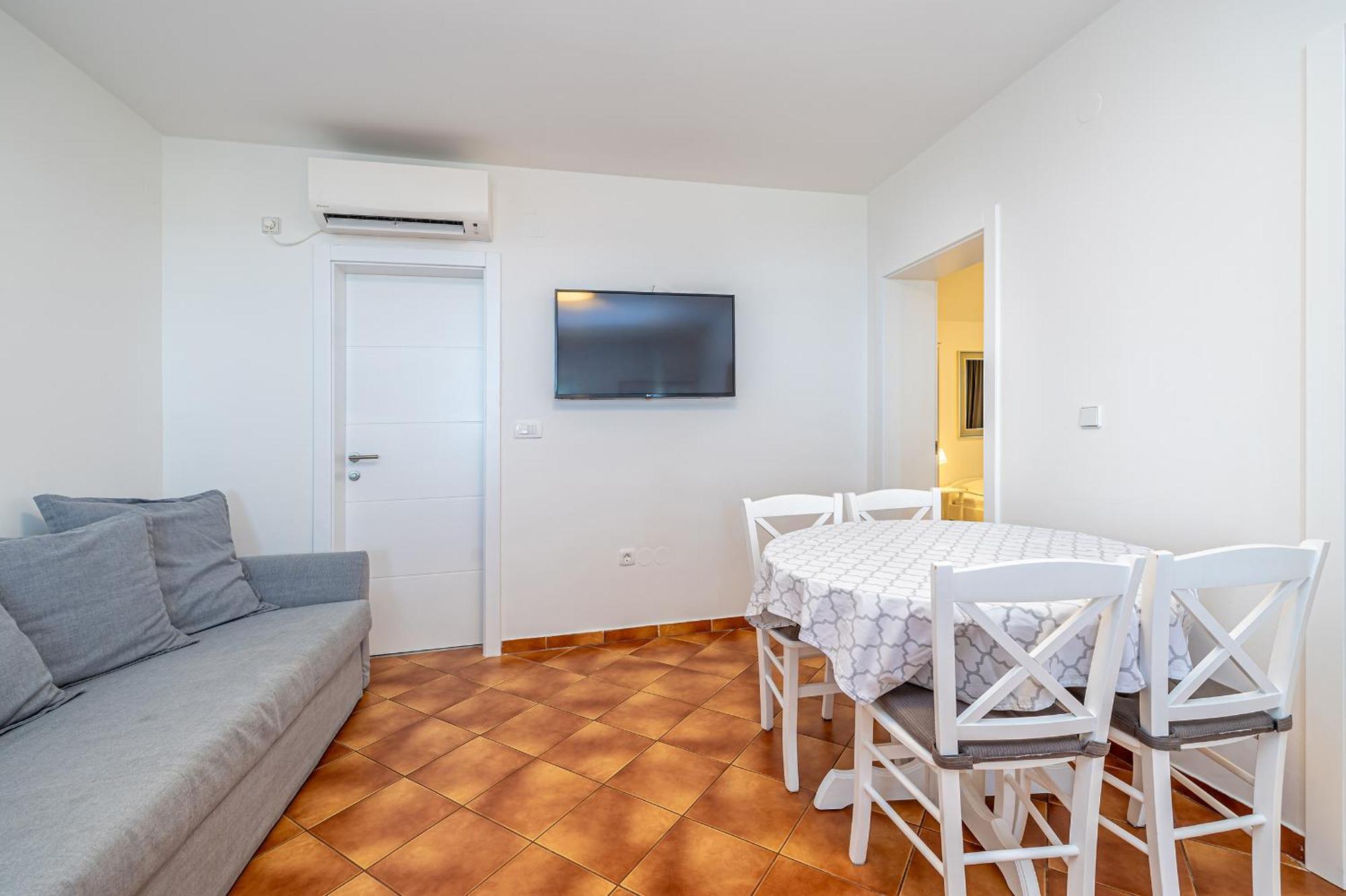 Haya With Heated Pool Apartament