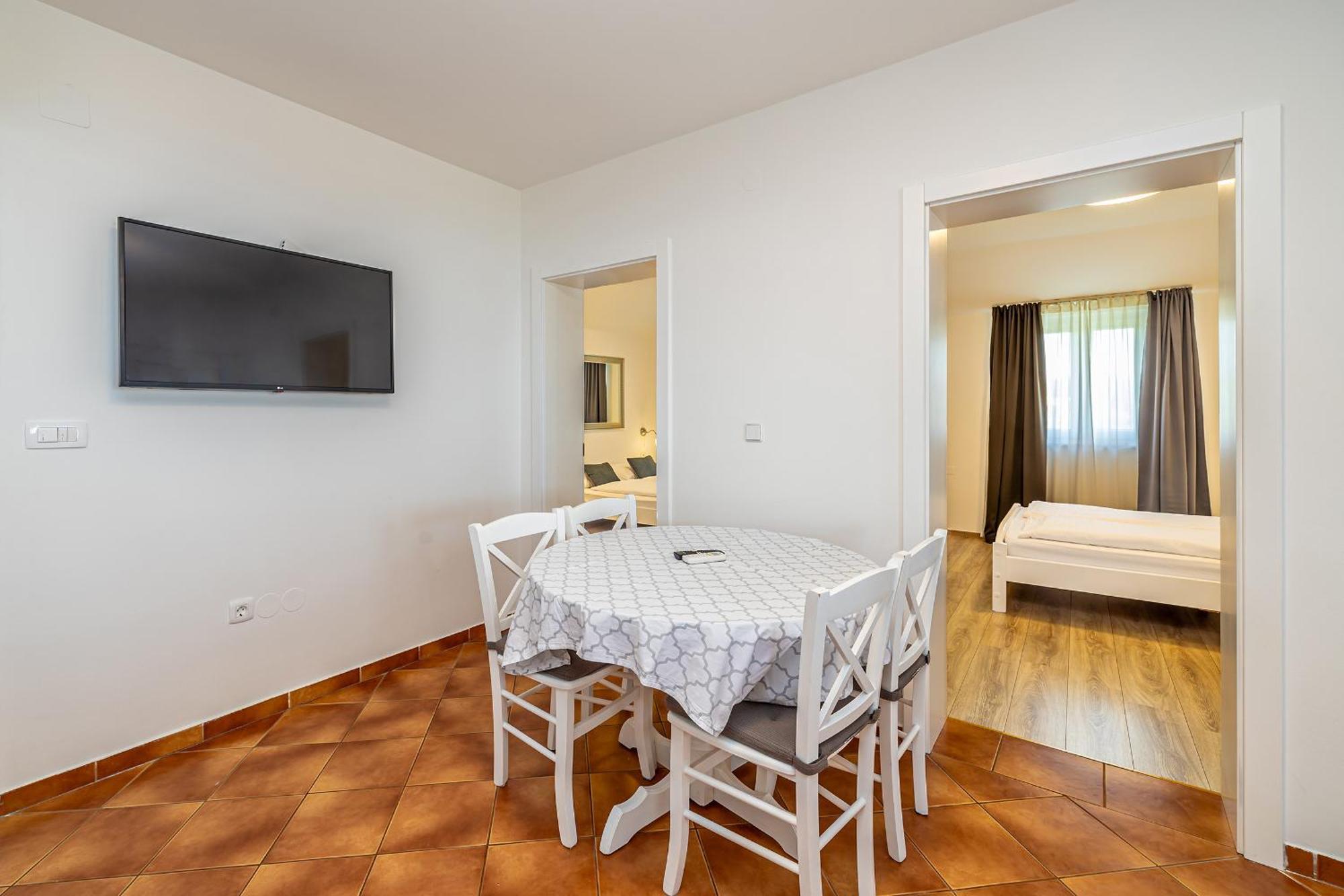 Haya With Heated Pool Apartment *
