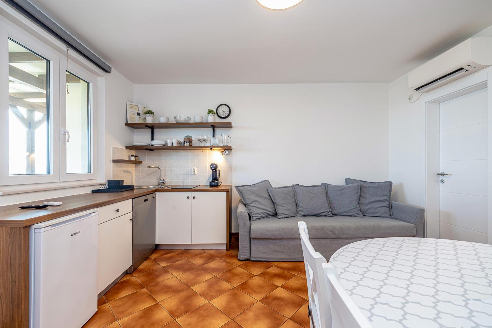 Haya With Heated Pool Apartment Linardici