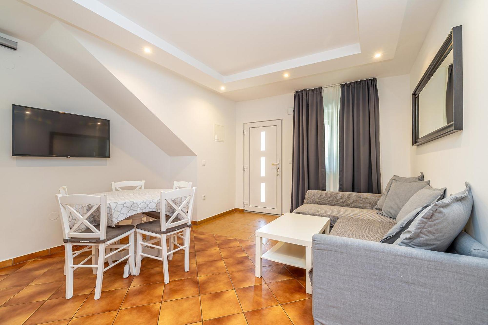 Haya With Heated Pool Apartament *