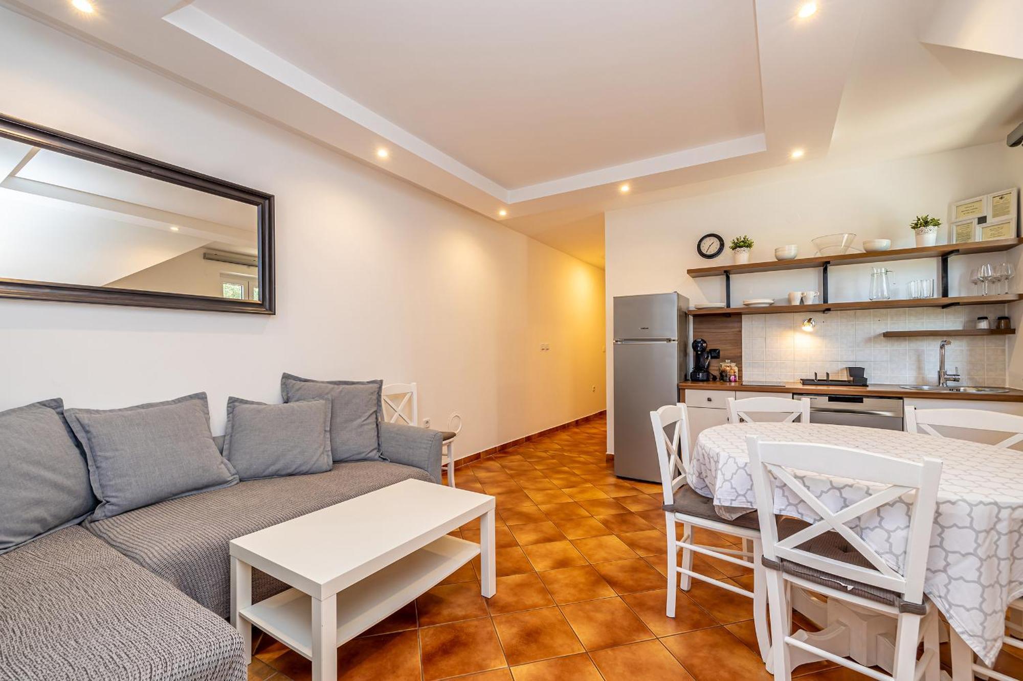 Haya With Heated Pool Apartment Linardici