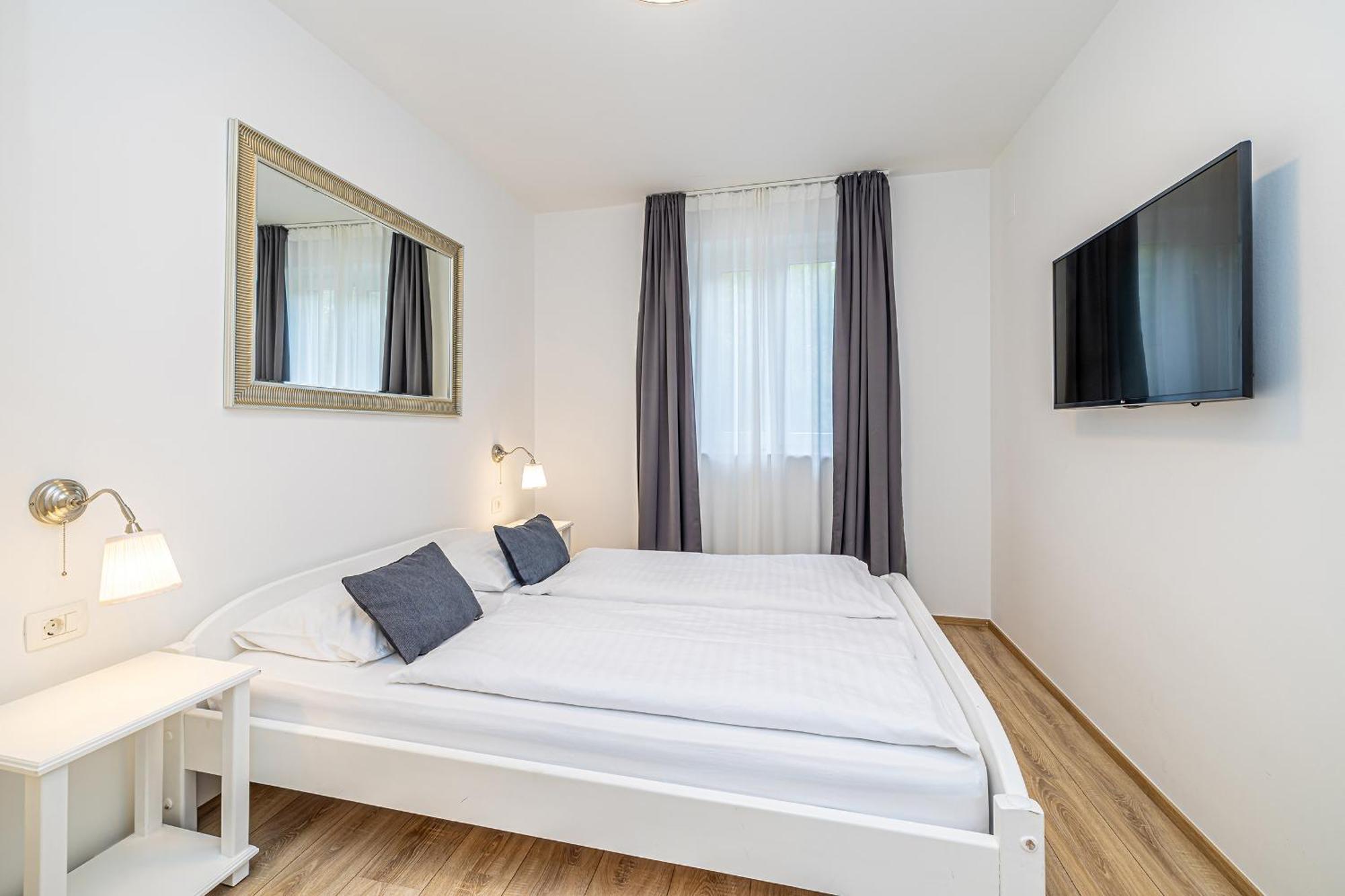 Apartment Haya With Heated Pool Linardici