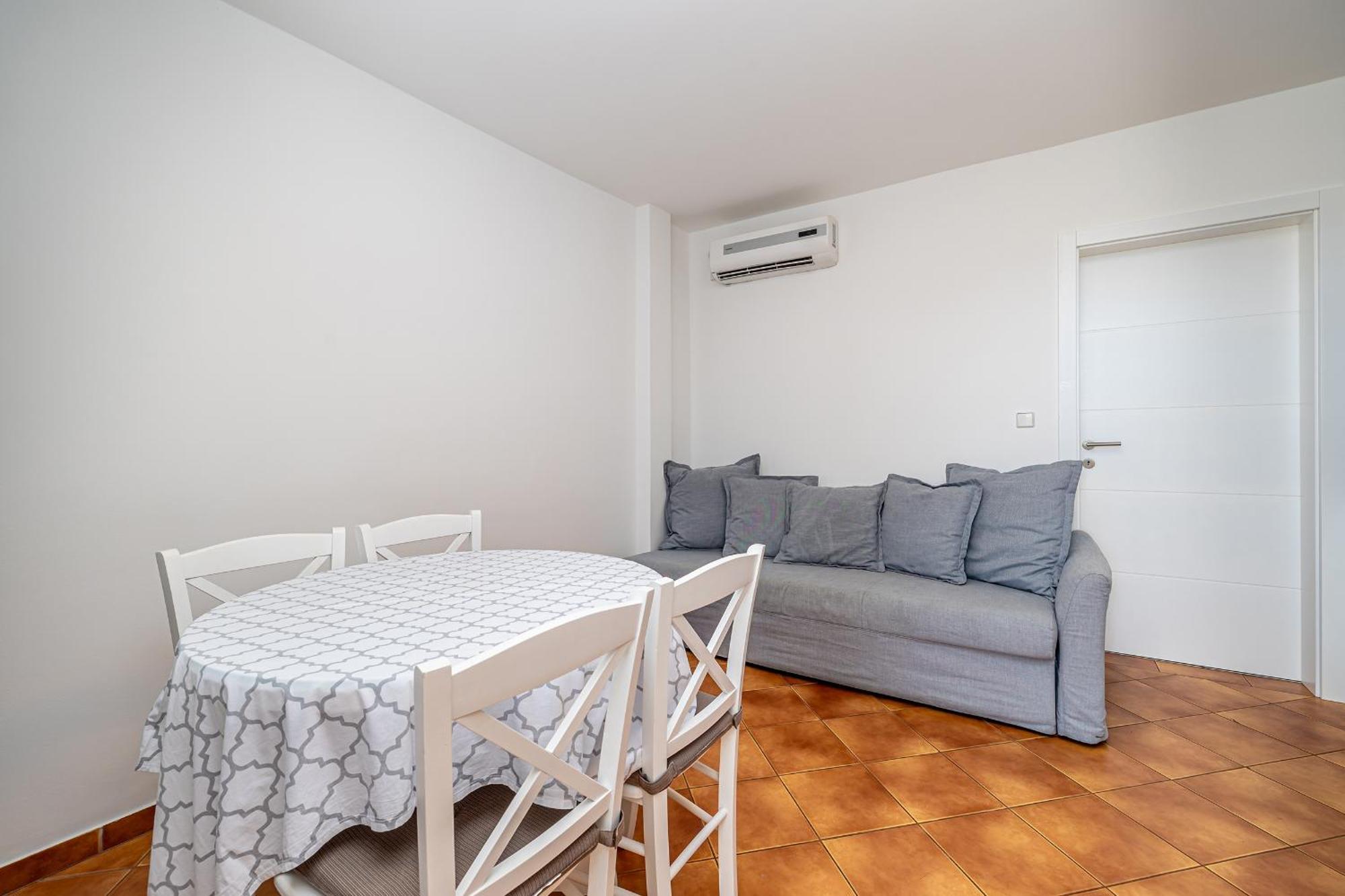 Haya With Heated Pool Apartament