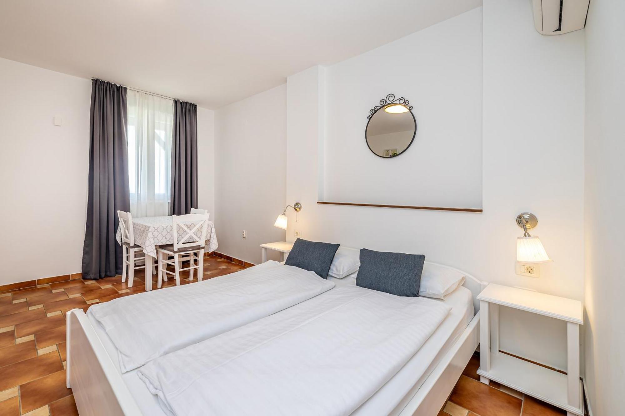 Apartment Haya With Heated Pool Linardici