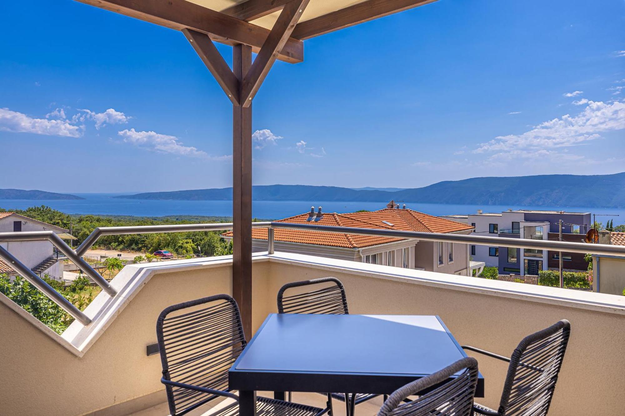 Haya With Heated Pool Apartment