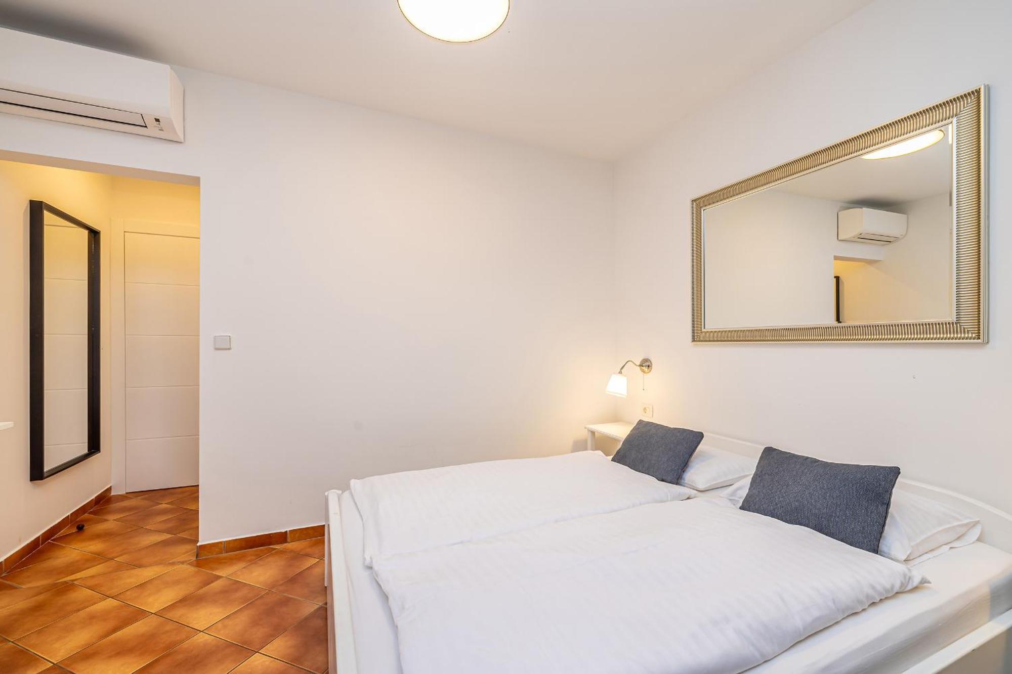 Apartment Haya With Heated Pool Linardici