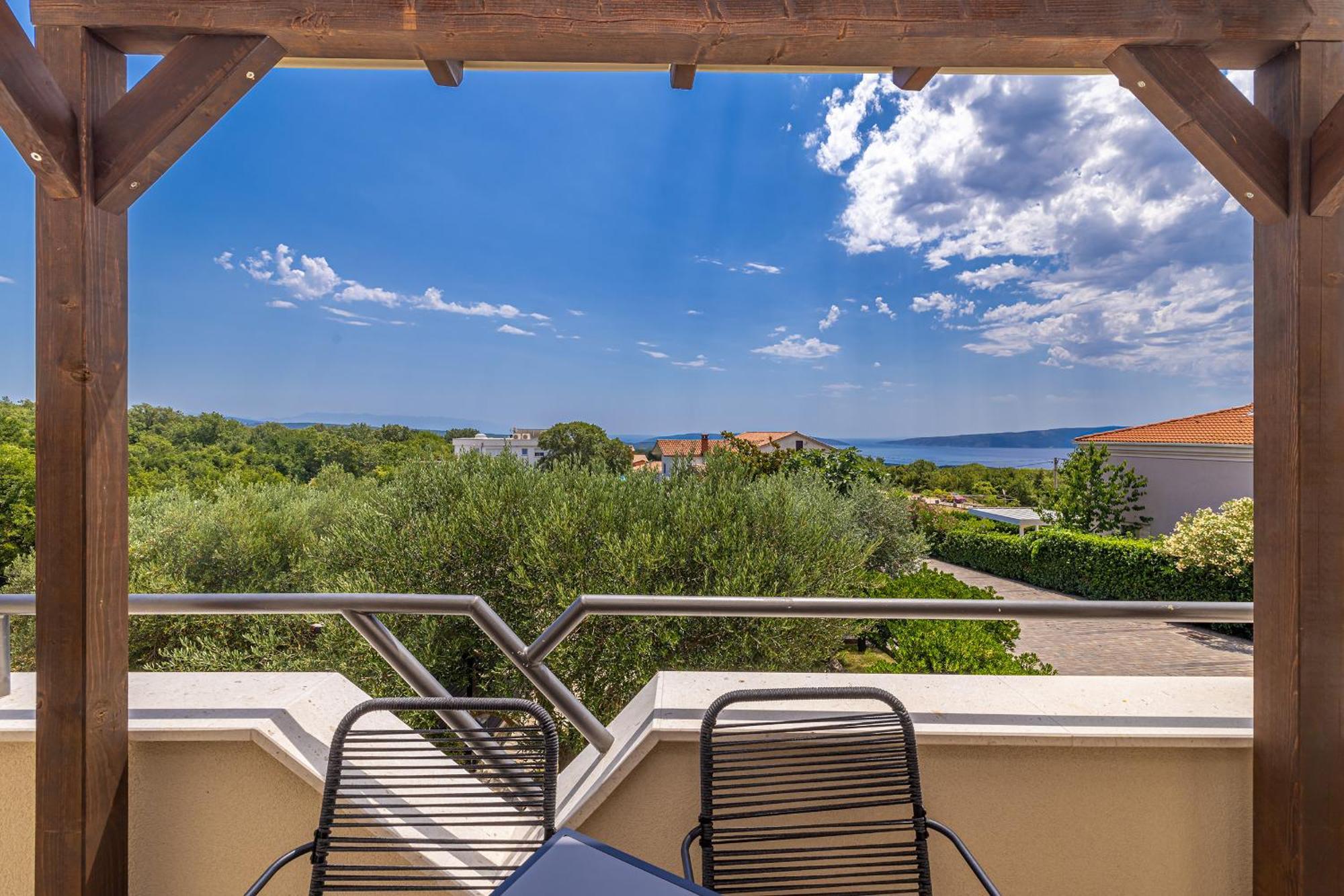 Haya With Heated Pool * Linardici