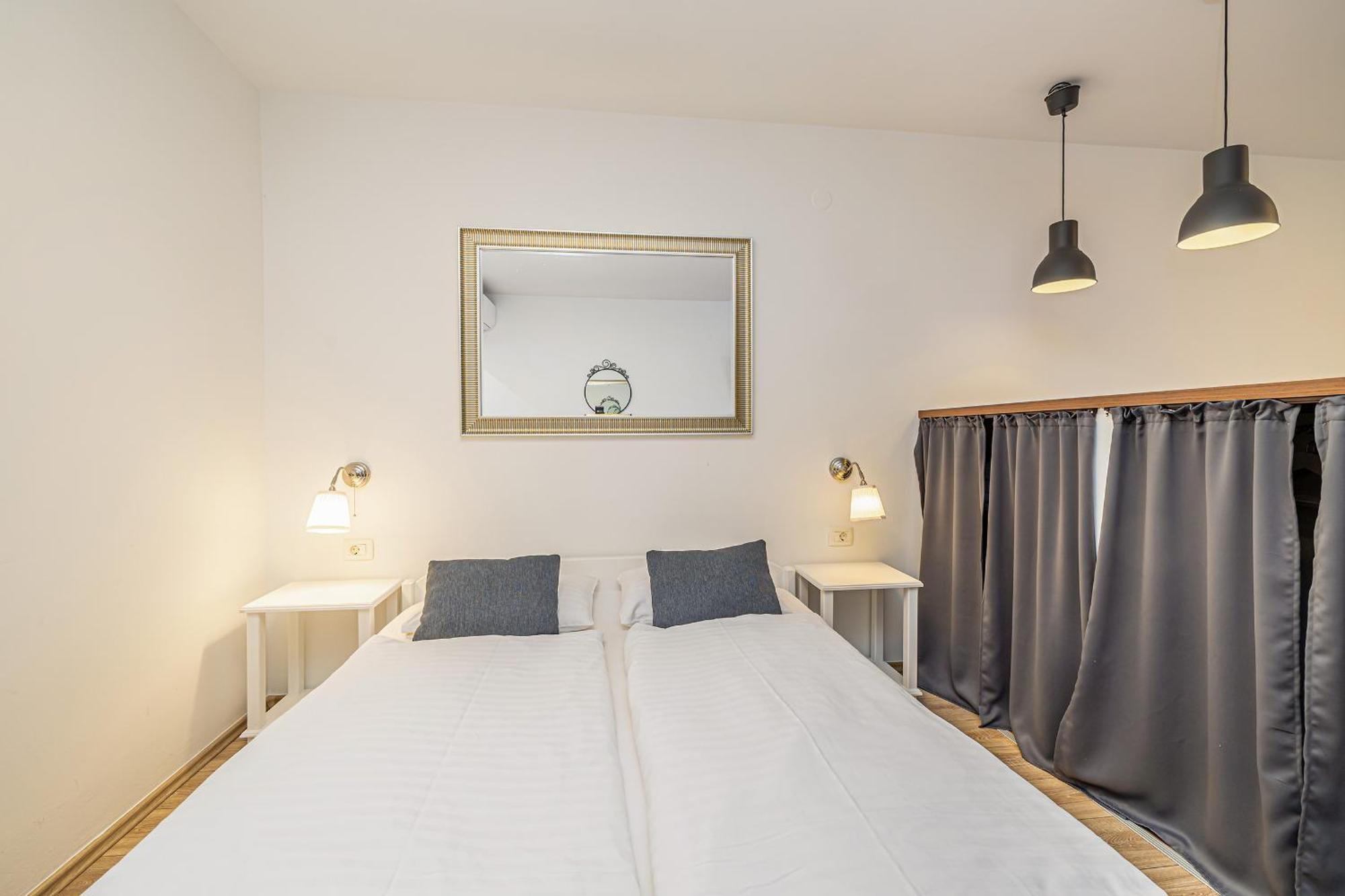 Haya With Heated Pool Apartment Linardici