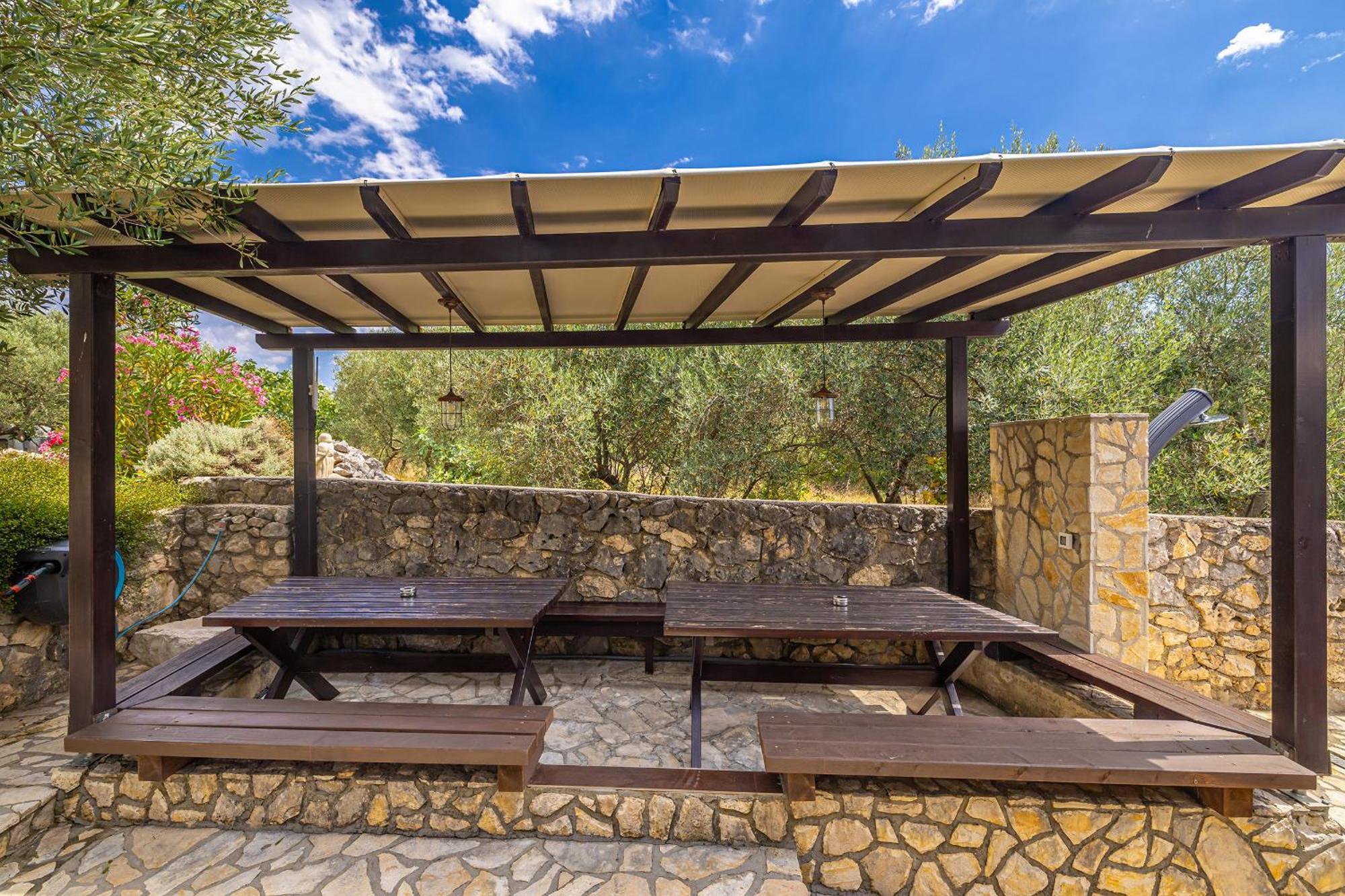 Haya With Heated Pool * Linardici