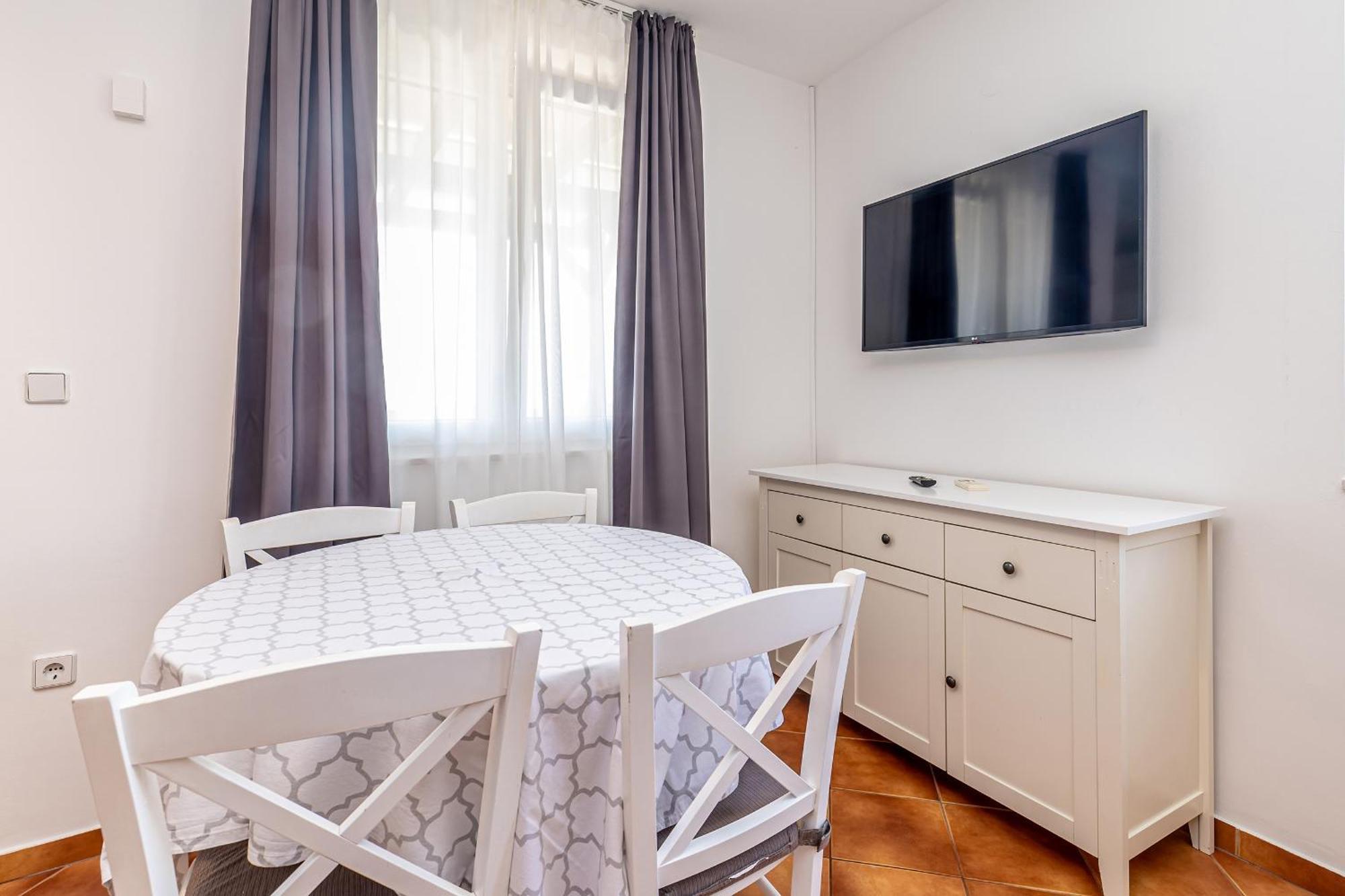 Haya With Heated Pool Apartament Linardići